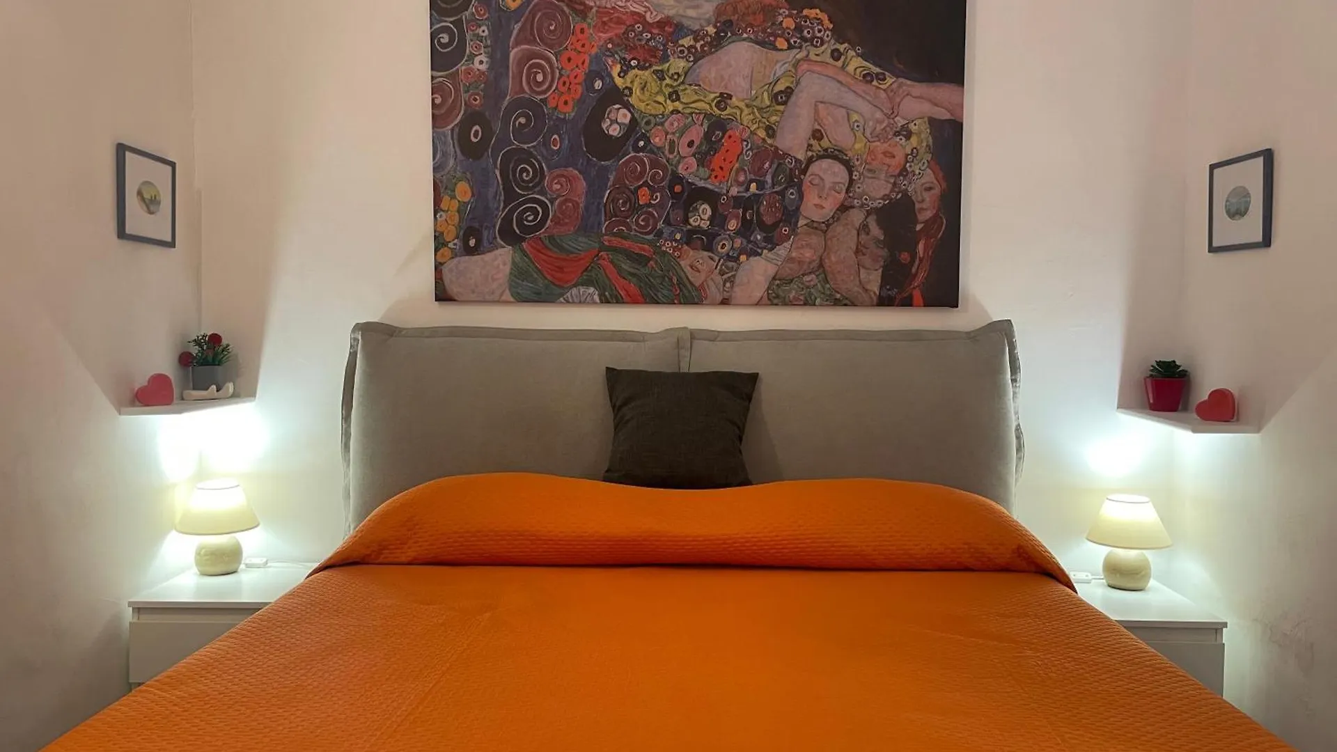 Toledo Center Apartment Naples Italy