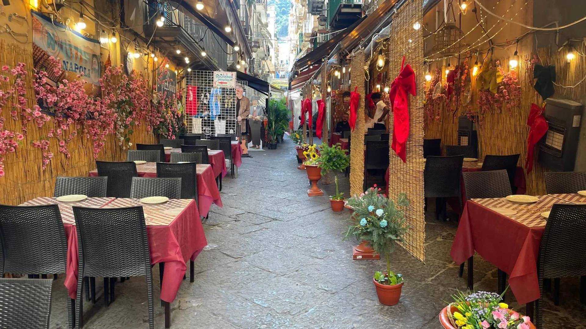 Toledo Center Apartment Naples Italy